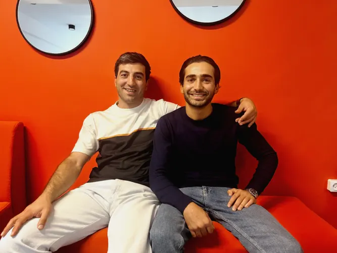 Help Georgi and Hunan, young veterans serving as doctors in future