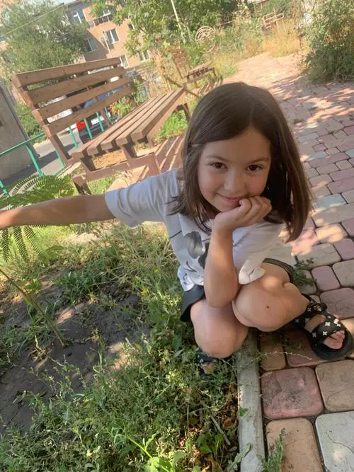 Help Viktoria preserve her eyesight