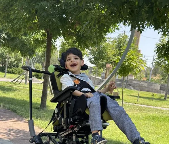 Help Mikayel take his steps