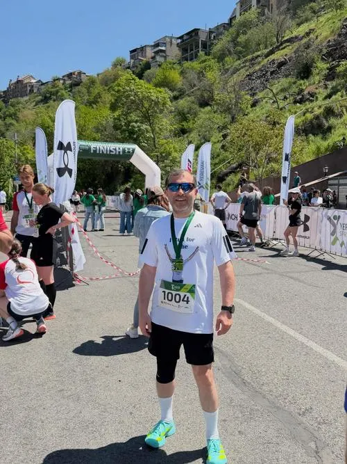 Sponsor Sargis’ marathon kilometres and help carry Vahe’s dream forward