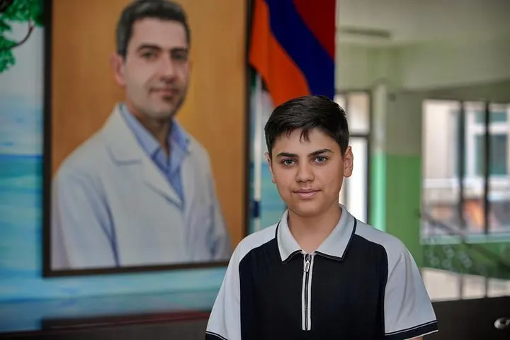 Encourage future doctor Grigor with a scholarship