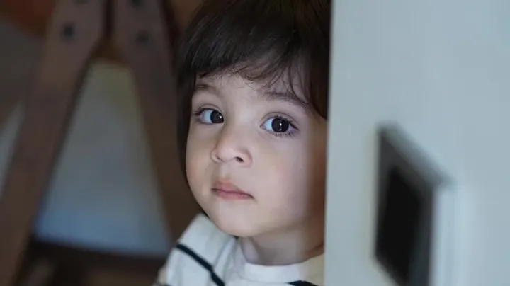 Standing by Mayrenik: help Erik, born after the loss of his father